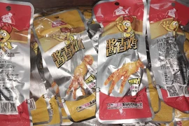 Xử phạt đối tượng vận chuyển chân gà tẩm ướp nhập lậu