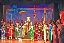 Cặp bánh lớn nhất Việt Nam trong nghi lễ dâng hương tưởng niệm các vị vua triều Trần