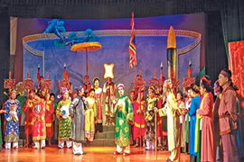 Cặp bánh lớn nhất Việt Nam trong nghi lễ dâng hương tưởng niệm các vị vua triều Trần