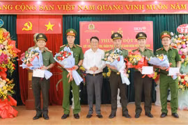 Khen thưởng lực lượng Công an điều tra, khám phá vụ án xảy ra trên không gian mạng