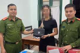 Công an phường Thụy Khuê tìm lại tài sản giá trị cho du khách nước ngoài