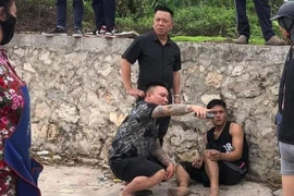 Cô gái nhanh trí đưa tên cướp giật manh động vào còng số 8