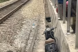 Đi qua đường ngang 2 người phụ nữ bị tàu hỏa đâm tử vong