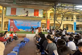 Huấn luyện kỹ năng thoát nạn sử dụng phương tiện chữa cháy cho học sinh