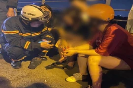 Giải cứu thành công một phụ nữ có ý định tự tử trên cầu Long Biên