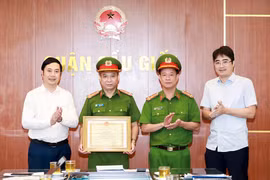 Quận Cầu Giấy khen thưởng đột xuất các cá nhân, tập thể Đội Cảnh sát PCCC và CNCH