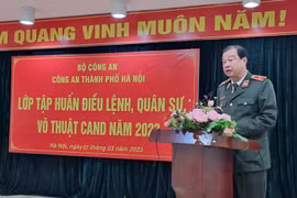 Công an Hà Nội nâng cao nghiệp vụ điều lệnh, quân sự, võ thuật, bắn súng cho lãnh đạo cấp chỉ huy phòng, thị xã