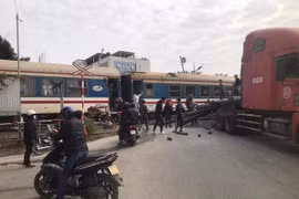 Điều tra vụ va chạm giữa đoàn tàu Thống Nhất và xe container