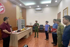 Khám xét nơi làm việc của Giám đốc Trung tâm Văn hóa - Điện ảnh tỉnh Hòa Bình