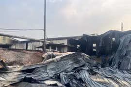 Xảy cháy gần 100m2 nhà xưởng tại quận Bắc Từ Liêm