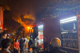 Cảnh sát khống chế vụ cháy tại nhà dân ở phường Phú Lương, quận Hà Đông