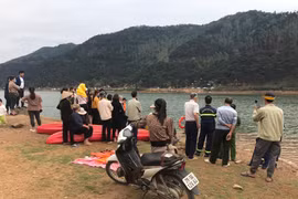 Hình ảnh cách cứu người bị đuối nước để không gây nguy hiểm cho chính mình