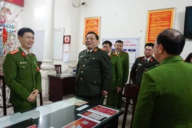 Trước thời khắc Giao thừa, Giám đốc Công an Hà Nội kiểm tra công tác ứng trực, động viên cán bộ chiến sỹ tại các địa bàn xa Thủ đô