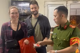 Du khách nước ngoài cảm ơn tinh thần, trách nhiệm Công an Hà Nội