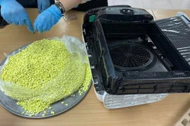 Phát hiện 7 kg nghi ma túy giấu trong máy lọc không khí tại sân bay Nội Bài