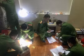 Tạm giam nhóm đối tượng 'chuyển nhượng' nhân viên karaoke 25 triệu đồng