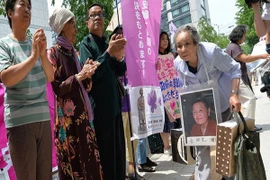 Tờ báo lớn nhất Nhật Bản xin lỗi vì sử dụng cụm từ “nô lệ tình dục“