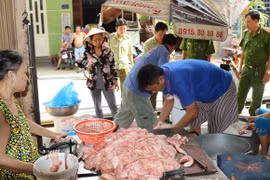 Công an thu giữ hơn 1 tấn mỡ lợn không rõ nguồn gốc