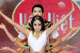 Bất ngờ xem Trương Nam Thành... bê đỡ Minh Hằng