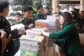 Tập huấn nghiệp vụ sư phạm cho những "thầy giáo áo xanh"