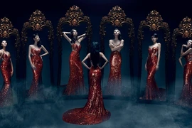 Top 6 Next top model diện váy đẹp và "tự soi gương"