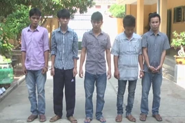 Bắt nhóm đối tượng chặn ô tô cưỡng đoạt tài sản