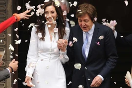 Huyền thoại The Beatles hạnh phúc trong đám cưới lần 3