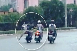 13 tuổi đã đi “ăn bay”