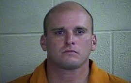 Giết chết cha dượng bằng… chiếc quần lót