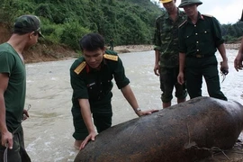 Bom mìn vẫn rải rác khắp nơi 