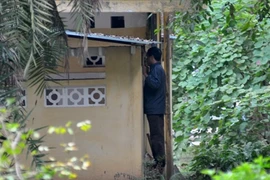 "Hoảng" với màn nhòm trộm nhà vệ sinh nữ ở Bách Thảo