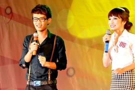 Cười nghiêng ngả với nữ sinh diễn kịch nhạy cảm