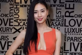 Ngô Thanh Vân diện váy cắt xẻ táo bạo đi chấm thi