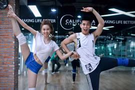 Ngân Khánh tự tin khoe nhan sắc "dao kéo" bên Hồ Vĩnh Khoa