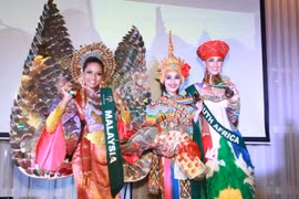 Người đẹp Thái Lan liên tục nhận giải tại Miss Earth 2012