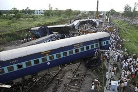 Tai nạn tàu hỏa liên hoàn ở Ấn Độ