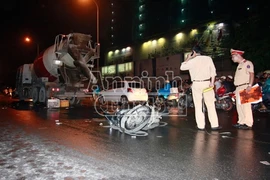 Bị cuốn vào gầm xe tải, nam thanh niên xấu số chết thảm