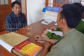 Thích "ăn sung mặc sướng", gái nhà lành mắc lừa gã buôn người