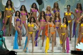 Diễm Hương lọt Top16 siêu mẫu tại Miss Universe 2012