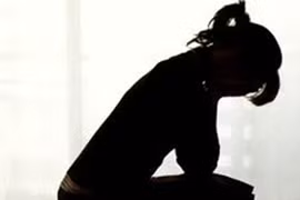 Đau đớn đời làm vợ chính kẻ cưỡng hiếp mình