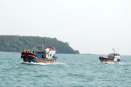 Hỗ trợ tàu cá bị Trung Quốc tấn công hư hỏng