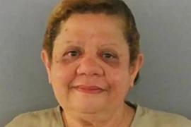 Khát tình, người đàn bà lừa cảnh sát tới nhà, xin...quan hệ