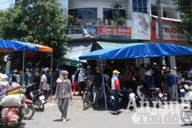  Điều tra vụ một phụ nữ chết từ tầng cao rơi xuống đất 