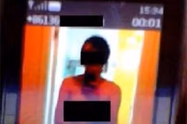 Nữ diễn viên gửi ảnh khỏa thân cho đạo diễn đòi vai