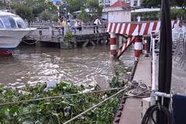 Hoảng hồn khi thấy xác người trôi bồng bềnh trên sông