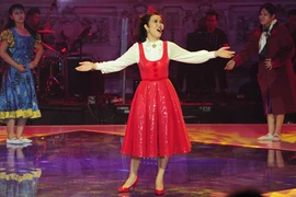 Võ Hạ Trâm tỏa sáng khi hóa thân thành quý cô thanh lịch