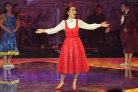 Võ Hạ Trâm tỏa sáng khi hóa thân thành quý cô thanh lịch