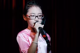 Phương Mỹ Chi hát "Quê em mùa nước lũ" tặng miền Trung