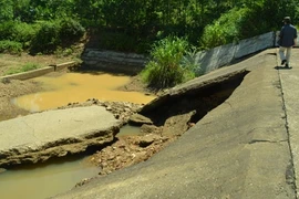 Đập tràn hồ Thác Heo bị sụt lún nghiêm trọng