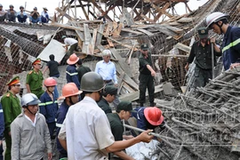 Khởi tố 3 bị can vụ sập giàn giáo hội trường UBND huyện